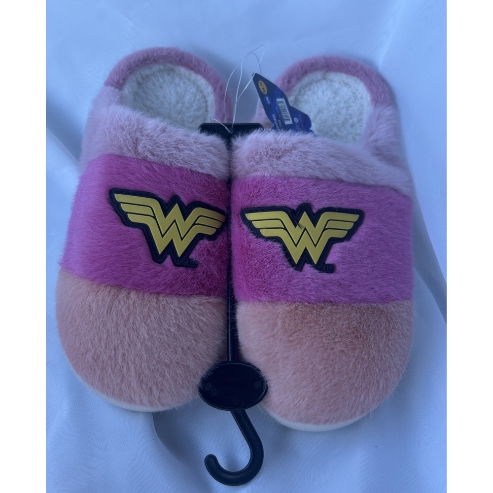 Wonder Woman Plush Slippers‎ Sherpa Fleece Lined S/M Memory Foam Pink NEW